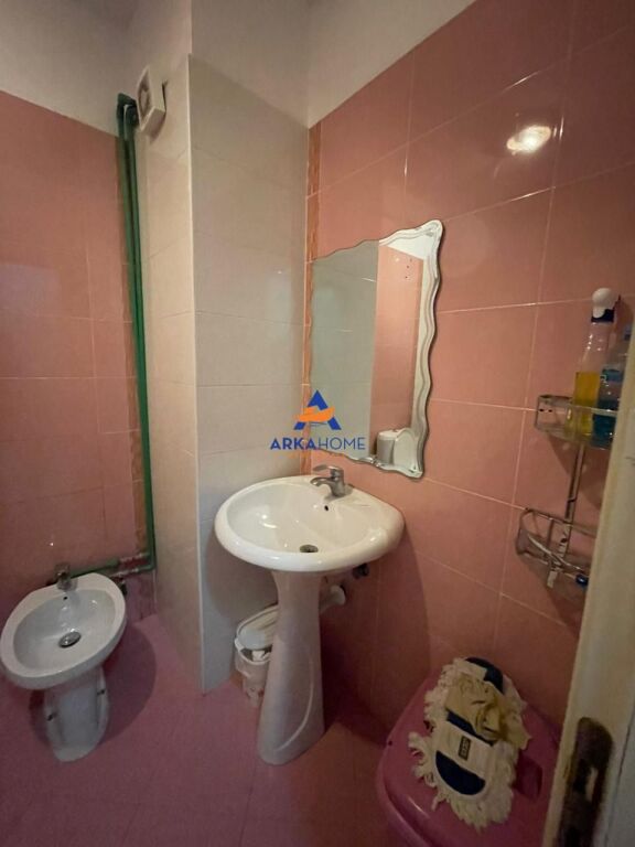 JEPET APARTMENT ME QERA 2+1+BALLKON "YZBERISHT, AFER GRAND GALLERY" 50.000 LEKE