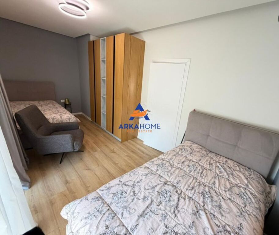 JEPET ME QERA VILE 200M2 "SECRET GARDEN, TEG" 1500 EURO