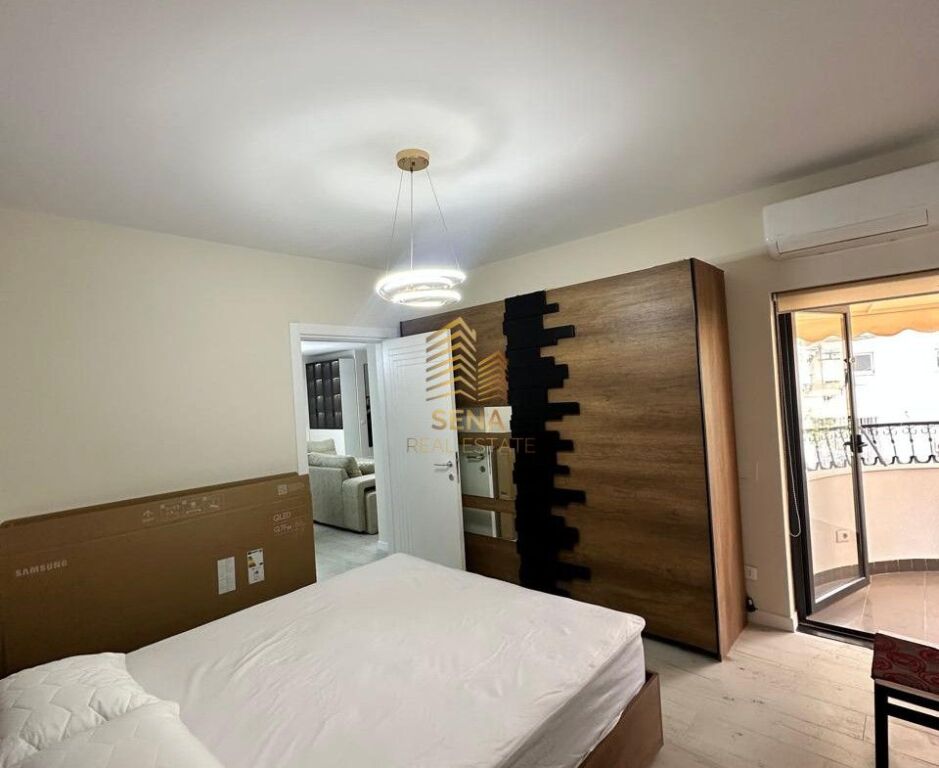 Qira, Apartament 3+1+2blk+2wc,Komuna Parisit, Prane Kristal Centre,1400 Euro/muaj