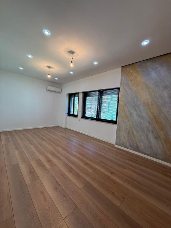 Rent | Ambjent Biznesi | Blloku | 950 €/month
