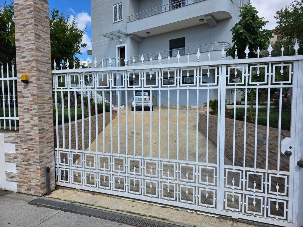 Qera, Apartament 3+1+Post Parkimi, Sauk,Tiranë