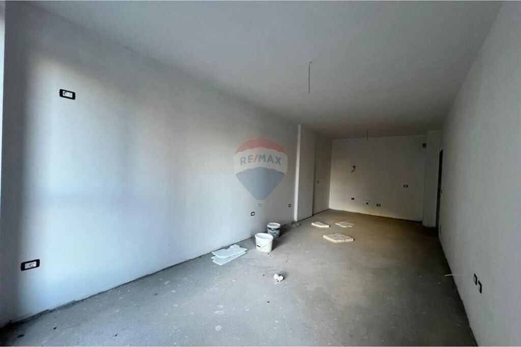 Apartament 1+1 ne shitje Rruga Kavajes