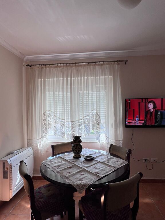 🏢Pas Ambasades Amerikane,jepet me qera apartament 2+1,i mobiluar 80,000Leke