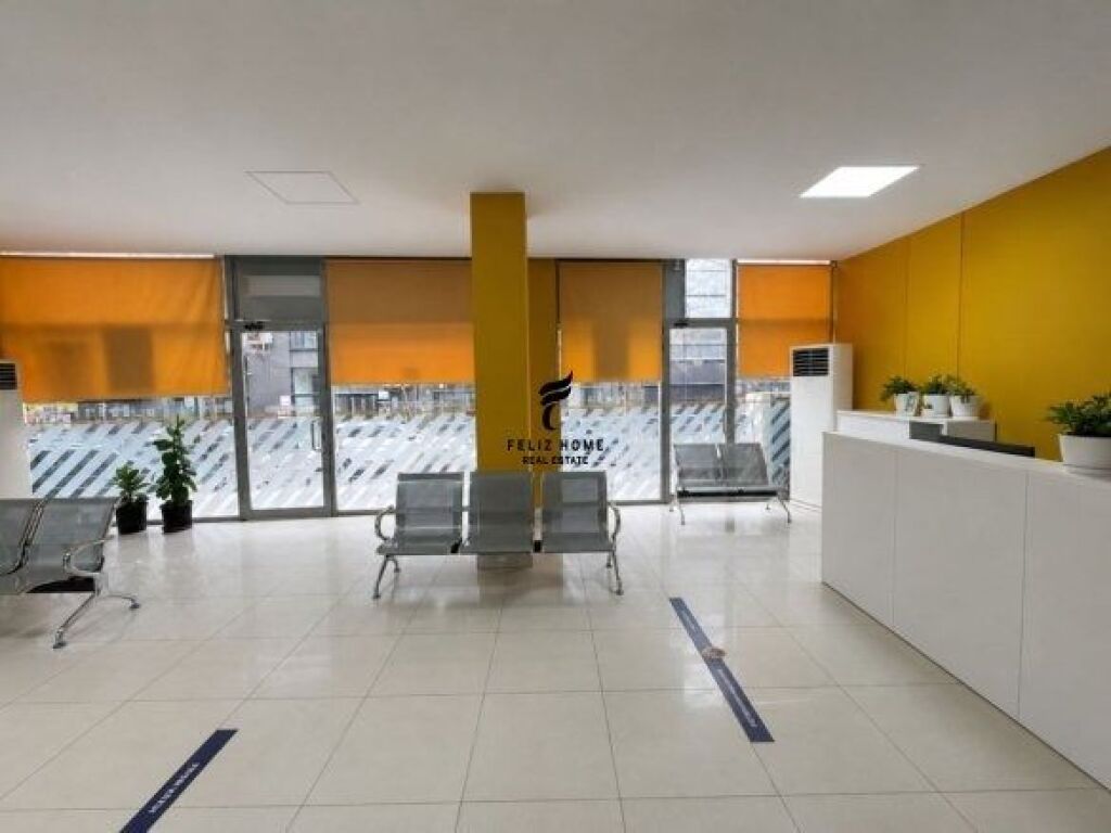 SHOP FOR RENT 200 M2 PARIS COMMUNE 400,000 LEKE FH-74316