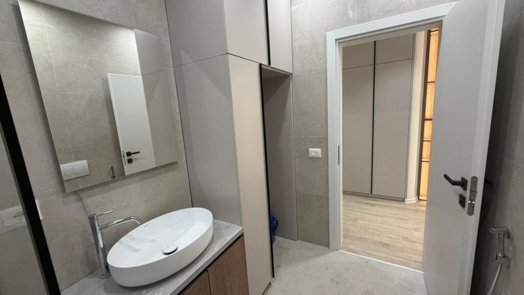 🏡 Shitet Apartament Modern 2+1 tek 21 Dhjetori