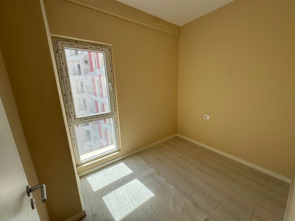 Shitet Apartament 3+1+2 Zogu i zi