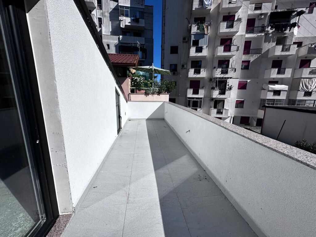 VILË 2-KATËSHE PËR SHITJE – Durrës (pranë Gjykatës)