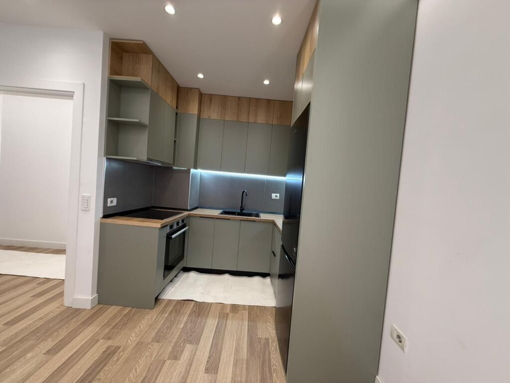 Shitet Apartament 1+1 , Astir