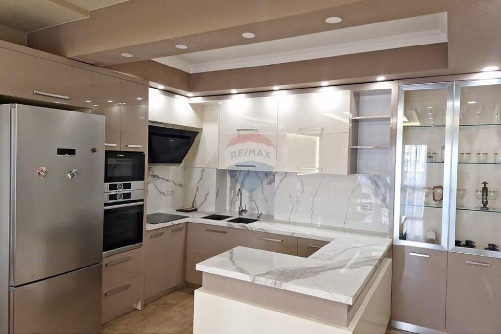 Apartament 2+1 per qira tek Pazari i RI