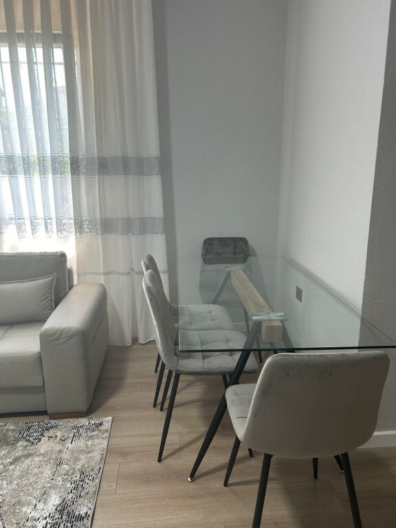 Qera | Shtëpi private 2 + 1 | Poligrafiku | 450 €/muaj