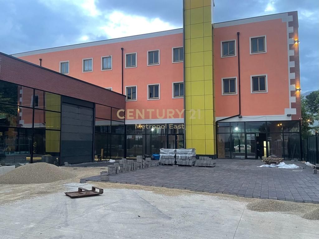 Multifunctional 3-Storey Building with Industrial Elevator &amp; Warehouse for Rent, in a strategic location and with ample parking