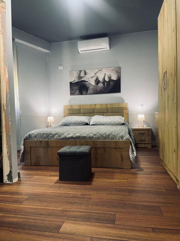 🏡 Jepet me qera apartament 2+1+2 📍 Kopshti Botanik i Tiranës💶 Çmimi: 600€/muaj