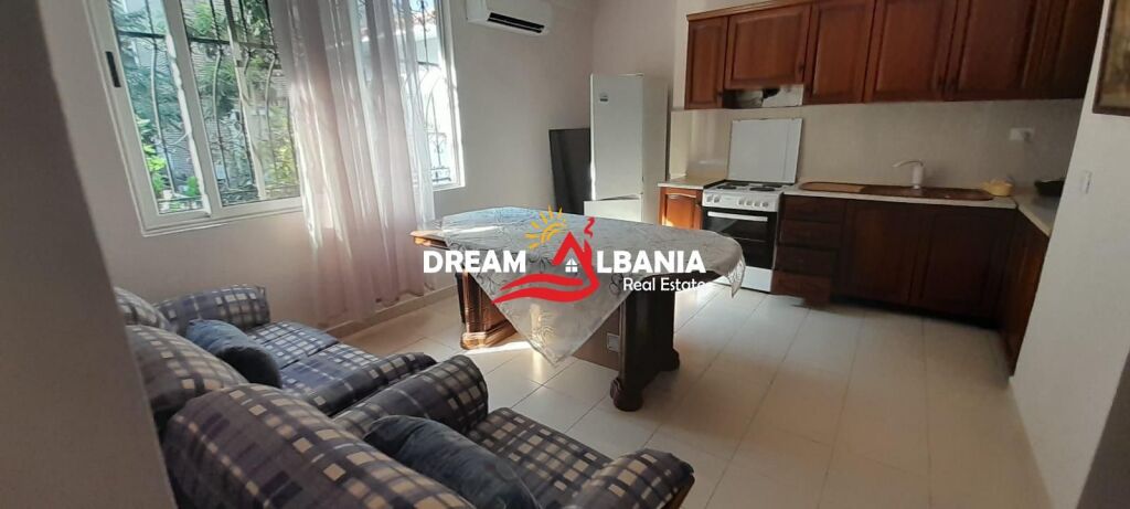 Apartament me qera 3+1 në zonën e Varrit të Bamit prane Kopshtit Cufo (ID 4239093)
