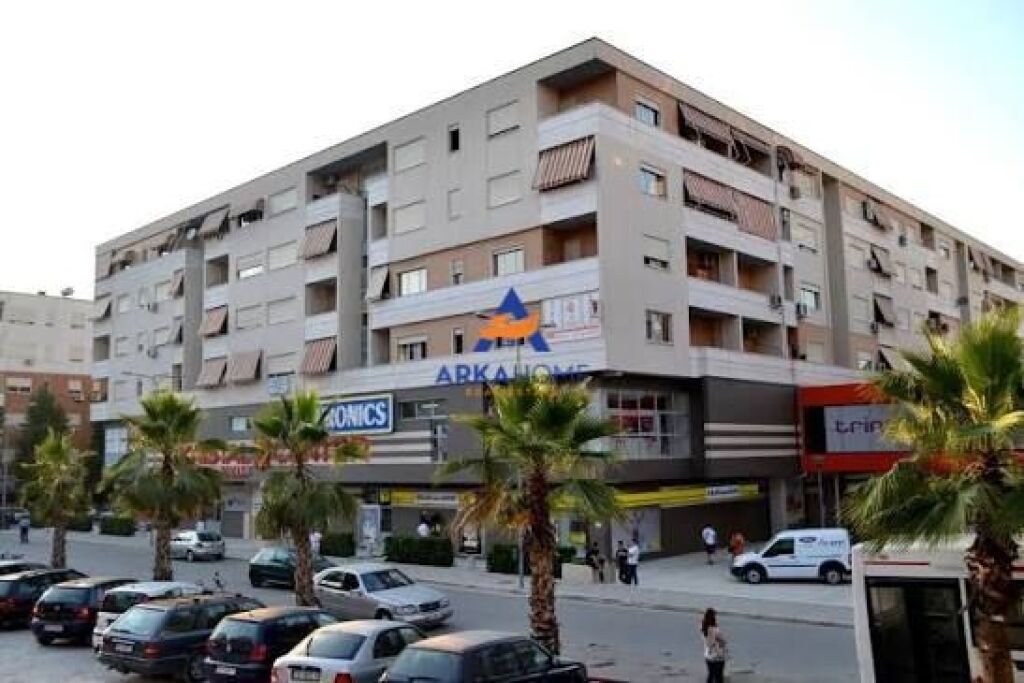 BUSINESS PREMISES FOR RENT 200M2 "AT KRISTAL CENTER" PRICE ACCORDING TO REQUEST