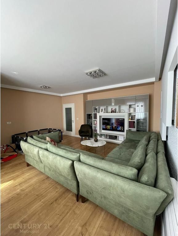 MYSLYM SHYR, APARTAMENT 2+1 PER QIRA! 1,000 € /Muaj Sip. Totale  80m2