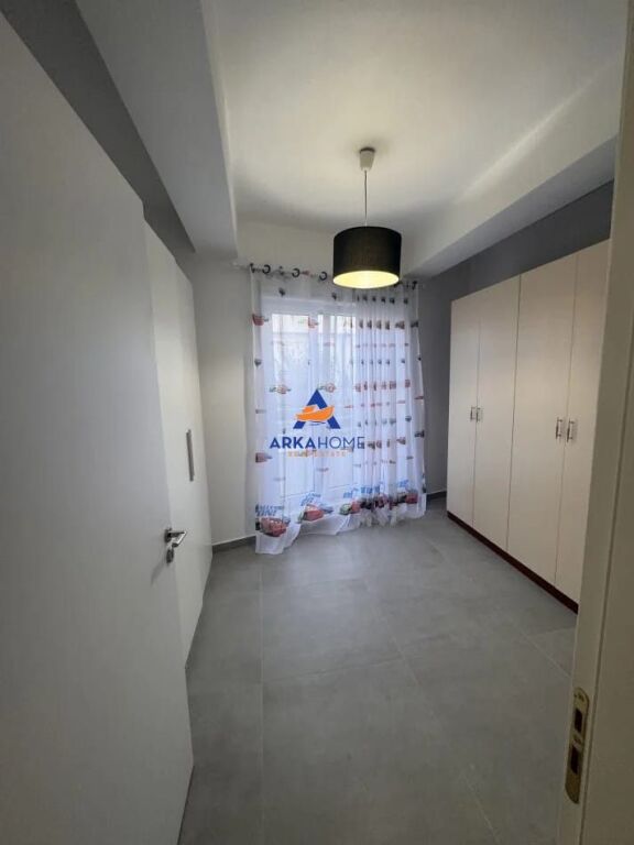 AFFITTASI APPARTAMENTO 2+1+POSTO AUTO "PRESSO KODRA E DIELLIT 1" 80.000 LEKE