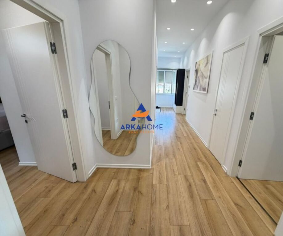 JEPET ME QERA VILE 200M2 "SECRET GARDEN, TEG" 1500 EURO