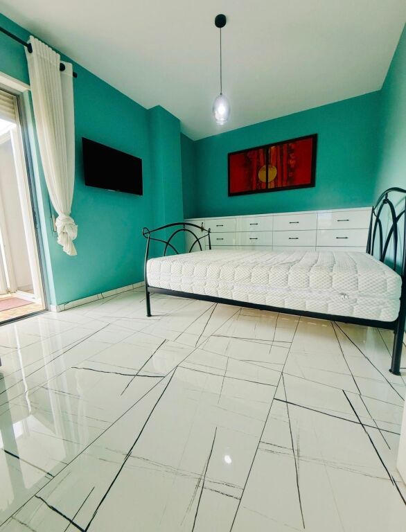 Qera | Apartament 2 + 1 | Liqeni Thatë | 1200 €/muaj
