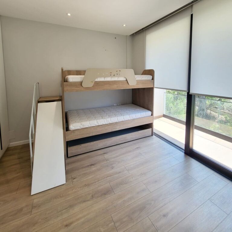 🏡 Vilë 3-Katëshe për Qira – Liqeni i Thatë, Tiranë