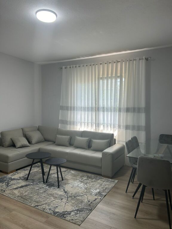Qera | Shtëpi private 2 + 1 | Poligrafiku | 450 €/muaj