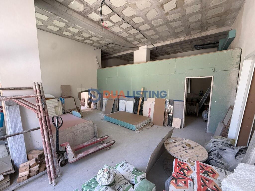 SUPER AMBIENTE COMMERCIALE IN VENDITA ‼️ 📍 Selvia, vicino alla scuola “Servete Maçi”