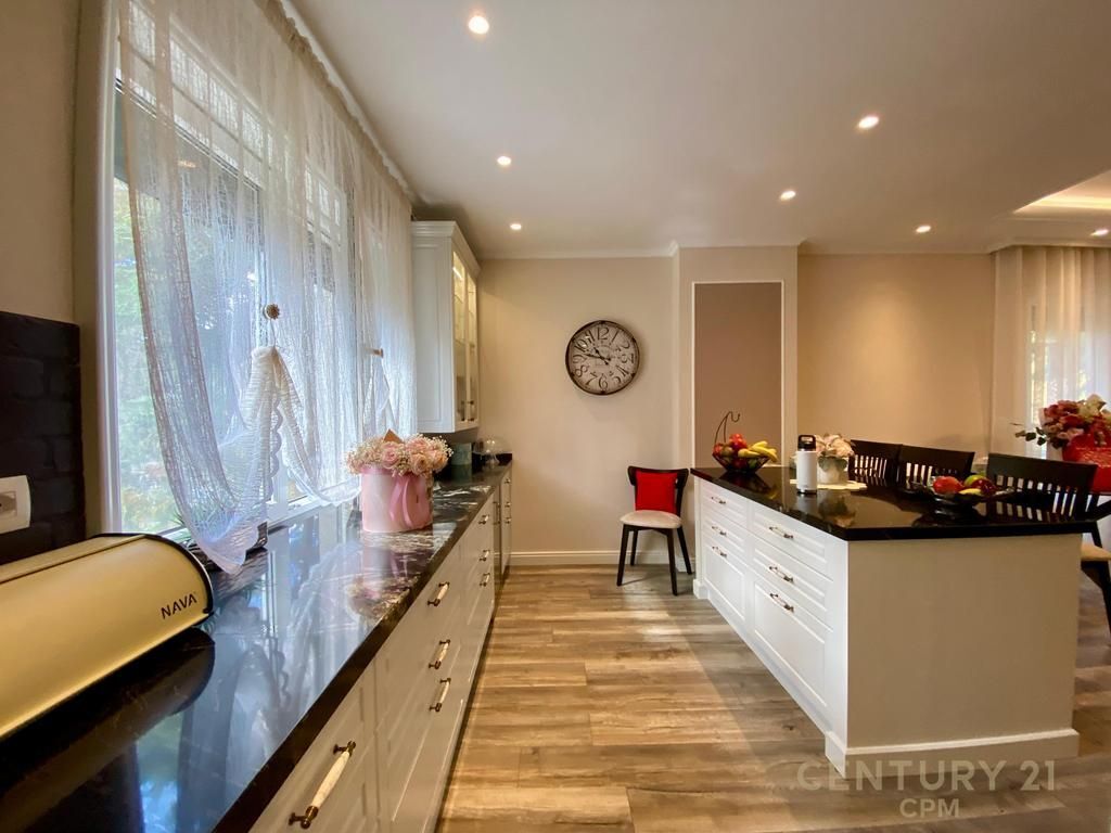 SUPER APARTAMENT LUKSOZ ME QIRA 2+1+2 +POST PARKIMI NE RESIDENCEN SUNRISE PRANE TEG 1,500 € /Muaj Sip. Totale  110m2