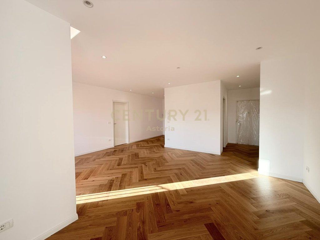 APARTAMENT 2+1 + POST PARKIMI PER SHITJE TEK SHKOLLA E KUQE, TIRANE astoria140906