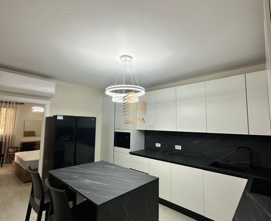 Qira, Apartament 3+1+2blk+2wc,Komuna Parisit, Prane Kristal Centre,1400 Euro/muaj