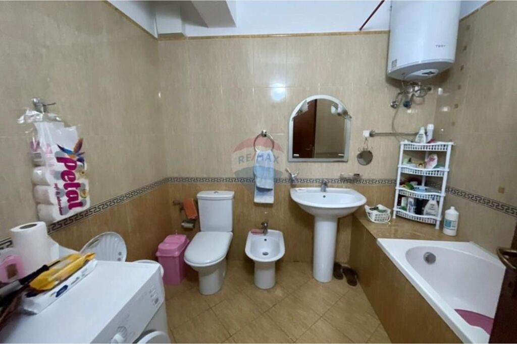 Apartament 1+1 me Qira tek Komuna Parisit