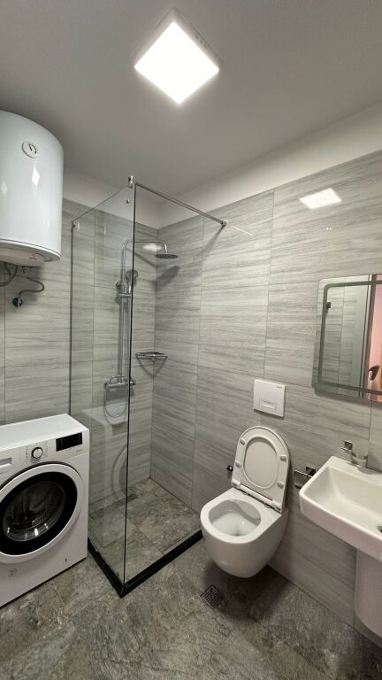 Kodra e Diellit jepet me qira apartment 2+1i mobiluar