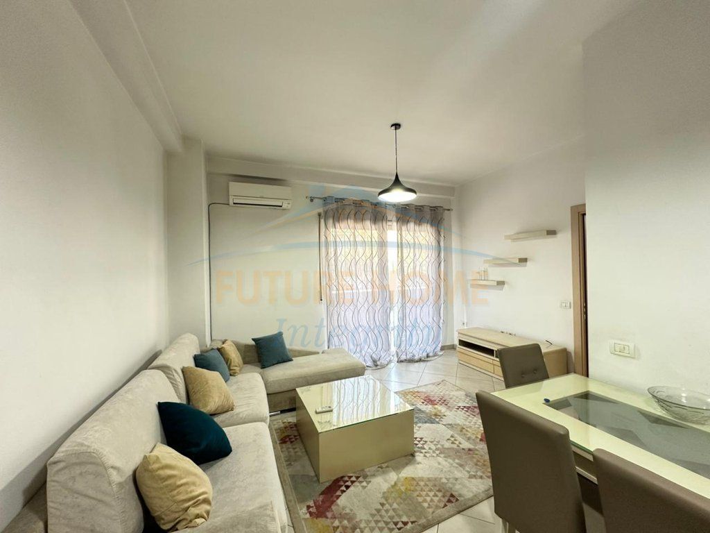 Rent, Apartment 2+1+2+Parking Space, Paris Commune, Tirana. 750 €