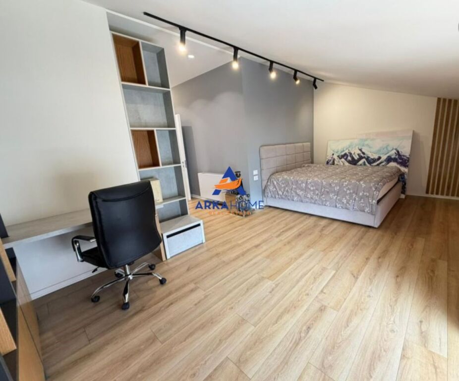 JEPET ME QERA VILE 200M2 "SECRET GARDEN, TEG" 1500 EURO