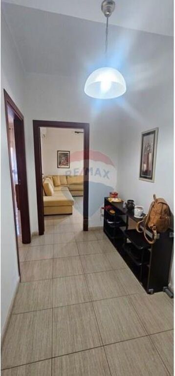 Apartament 1+1 me Qira tek Komuna Parisit