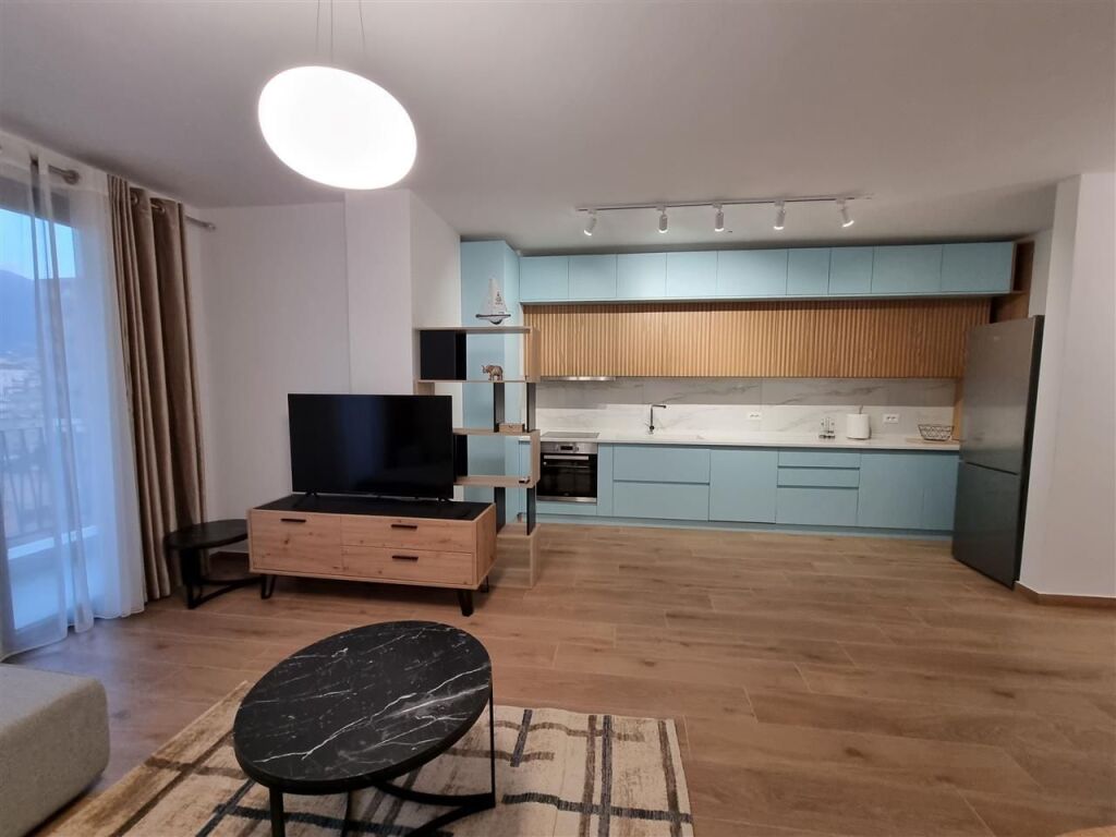 Rruga Kongresi i Manastirit,Kompleksi Zirkon jepet me qera apartament 2+1,i mobiluar. 800Euro (Bruto)
