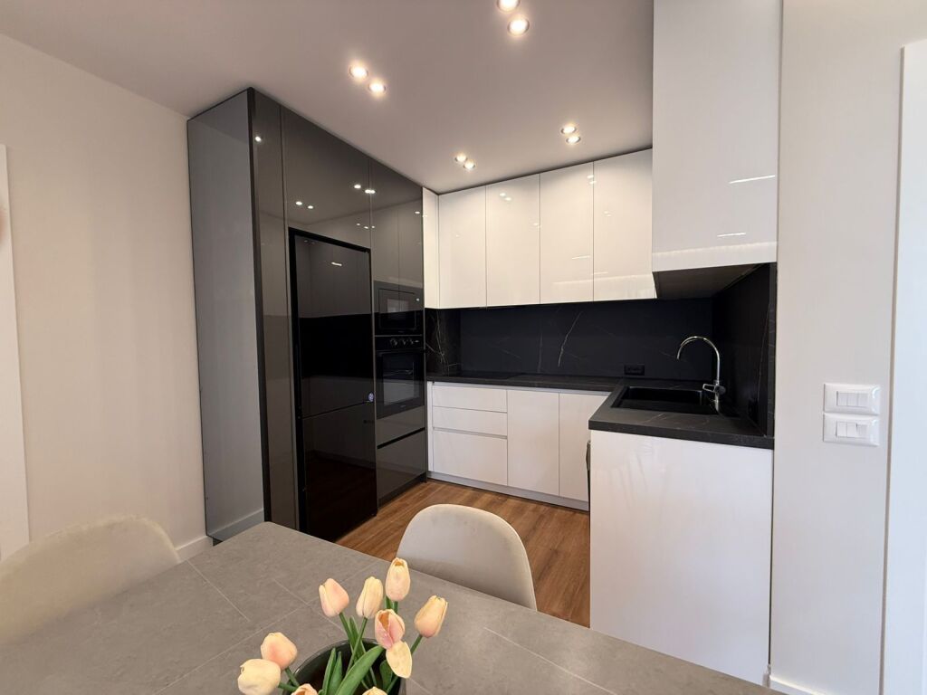 Apartament me qera - Pazari i Ri