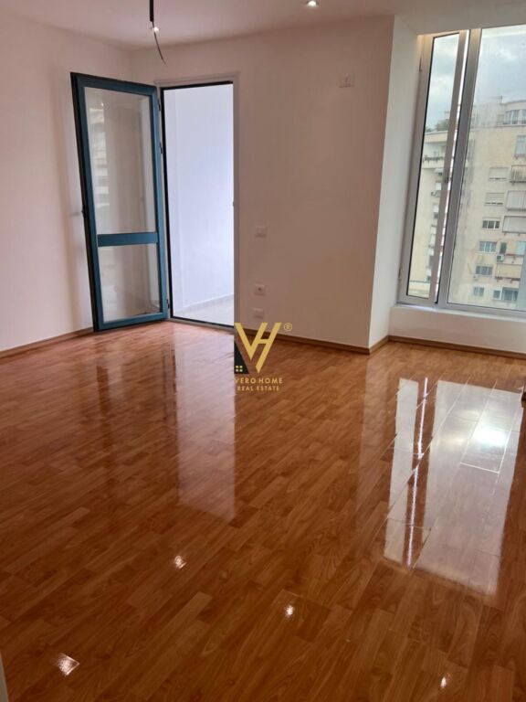 OFFICE 190 M2 FOR RENT AT AIR ALBANIA 2,000 EURO
