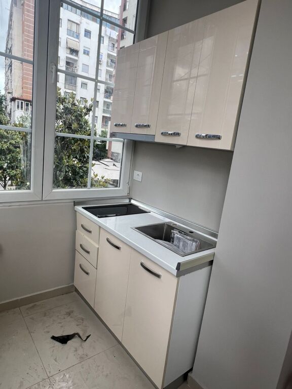 Rent | Garsoniere | Rruga 5 Maji | 350 €/month