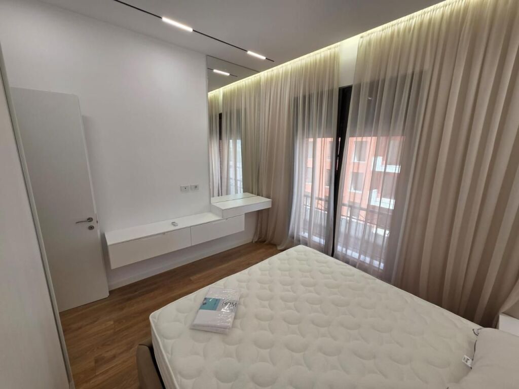 Apartament 1+1 me parkim per qera tek Kompleksi Delijorgji