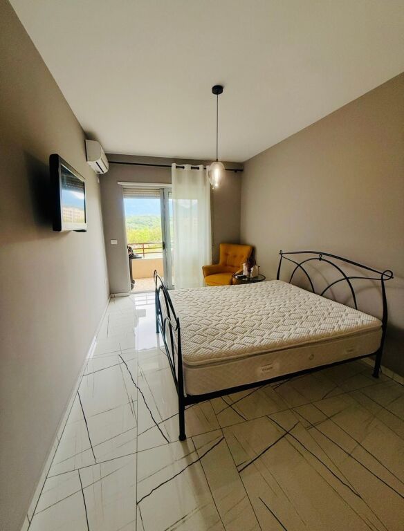 Qera | Apartament 2 + 1 | Liqeni Thatë | 1200 €/muaj