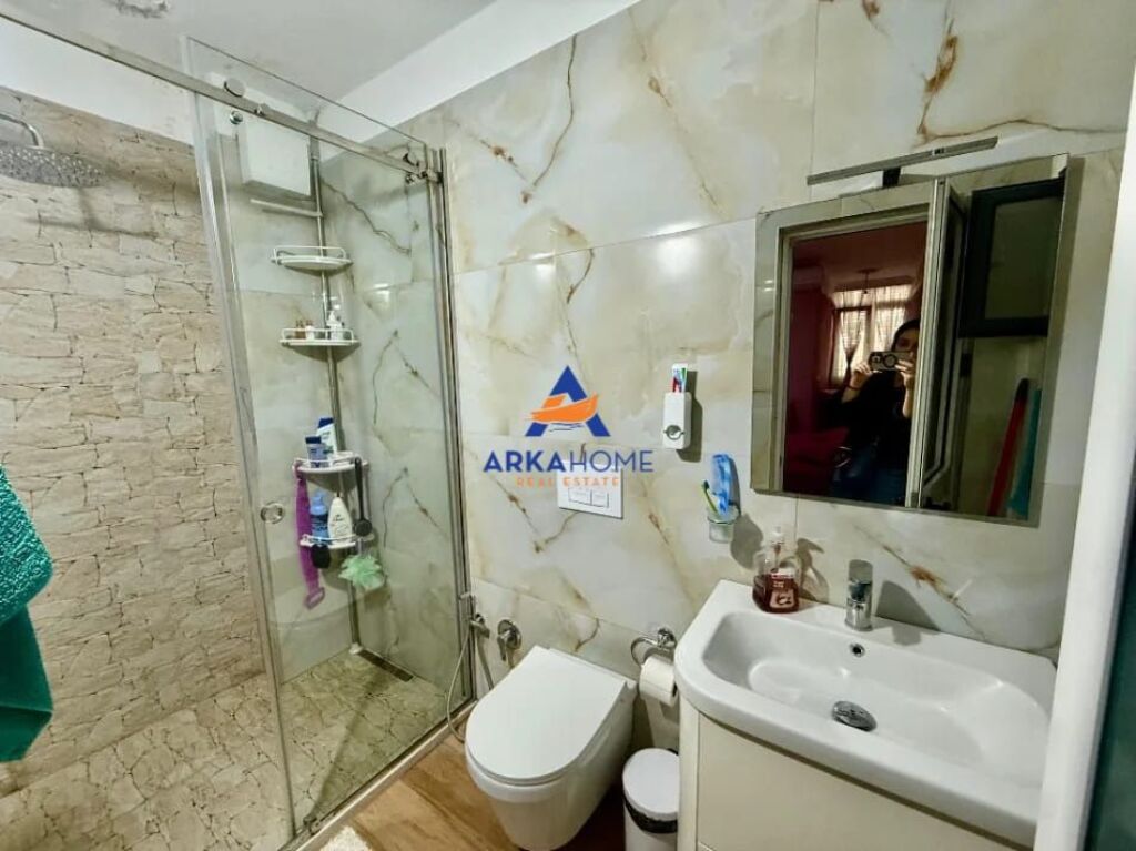SI AFFITTA APPARTAMENTO 2+1+BALCONE "PRESSO IL COMUNE DI PARIGI" 100.000 LEKE