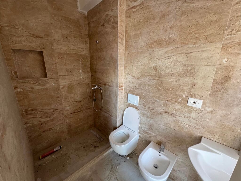 Shitet Apartament 3+1+2 Zogu i zi