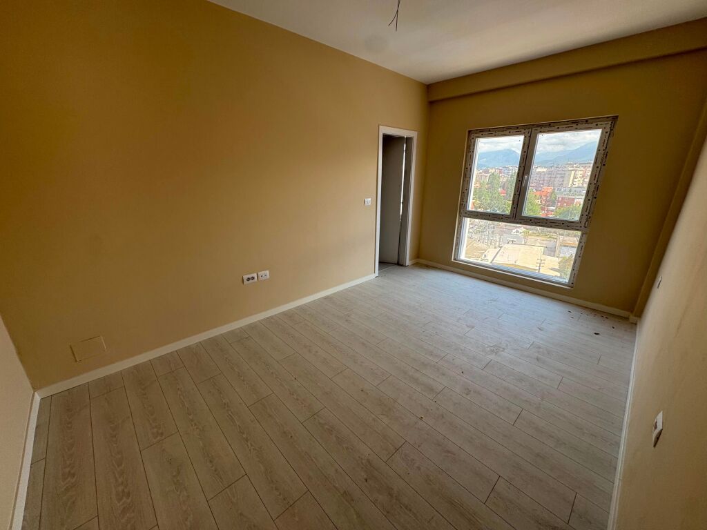 Shitet Apartament 3+1+2 Zogu i zi