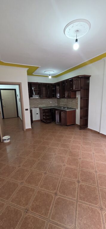 1+1, empty apartment with elevator, Yzberisht, 300 thousand lek