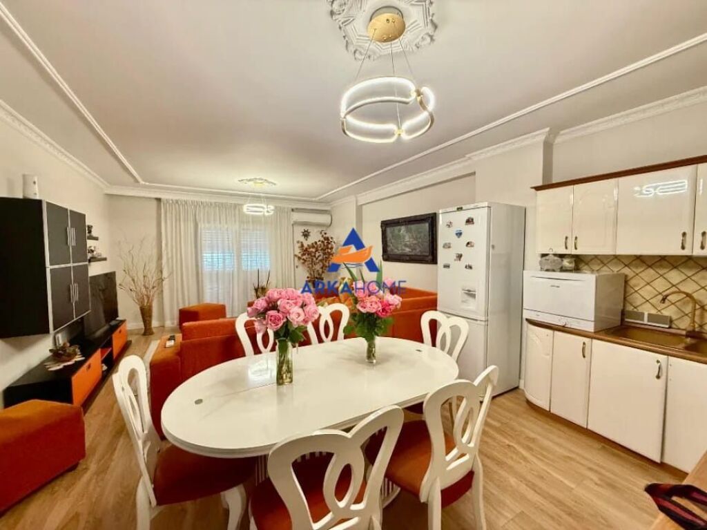 SI AFFITTA APPARTAMENTO 2+1+BALCONE "PRESSO IL COMUNE DI PARIGI" 100.000 LEKE
