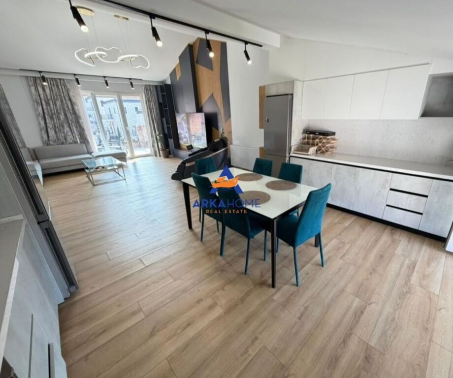 JEPET ME QERA VILE 200M2 "SECRET GARDEN, TEG" 1500 EURO