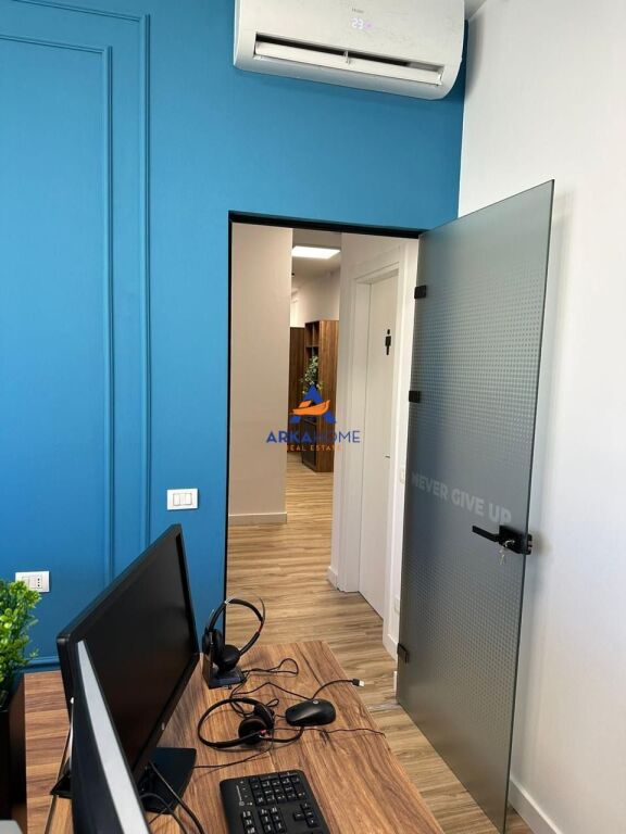 LOCALE UFFICIO IN AFFITTO 213M2 "EGLO, ASTIR" 1700 EURO