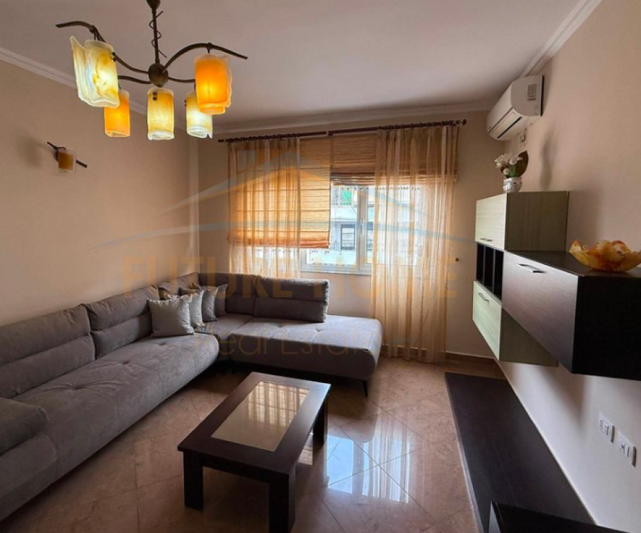 Qera, Apartament 1+1, Sheshi Willson, Tirane. UNA69191