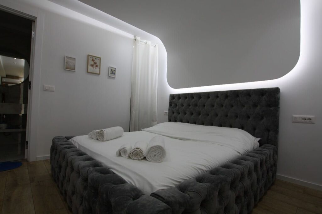 Studio Apartment for Rent at 21 Dhjetori (ID BG139) Tirana