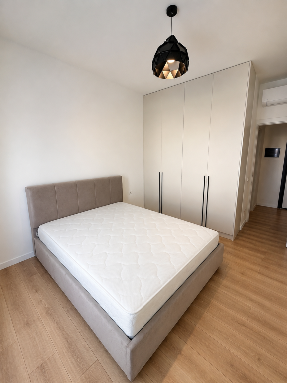 Tirane, jap me qera apartament 2+1+2 tualete+ Ballkon Kati 6, 90 m², 45.000 Lekë (Univers City)