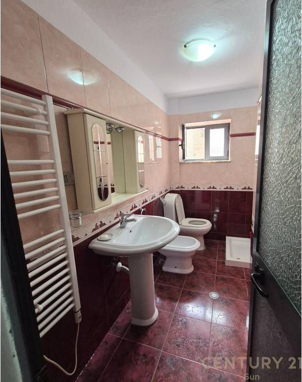 Shitet apartament 2+1 te Shkolla e Baletit!